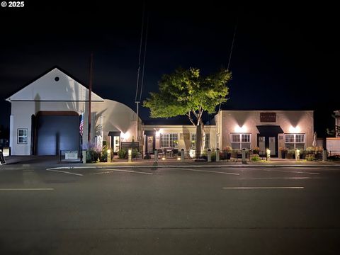 258 N KUTCH ST Carlton OR 97111