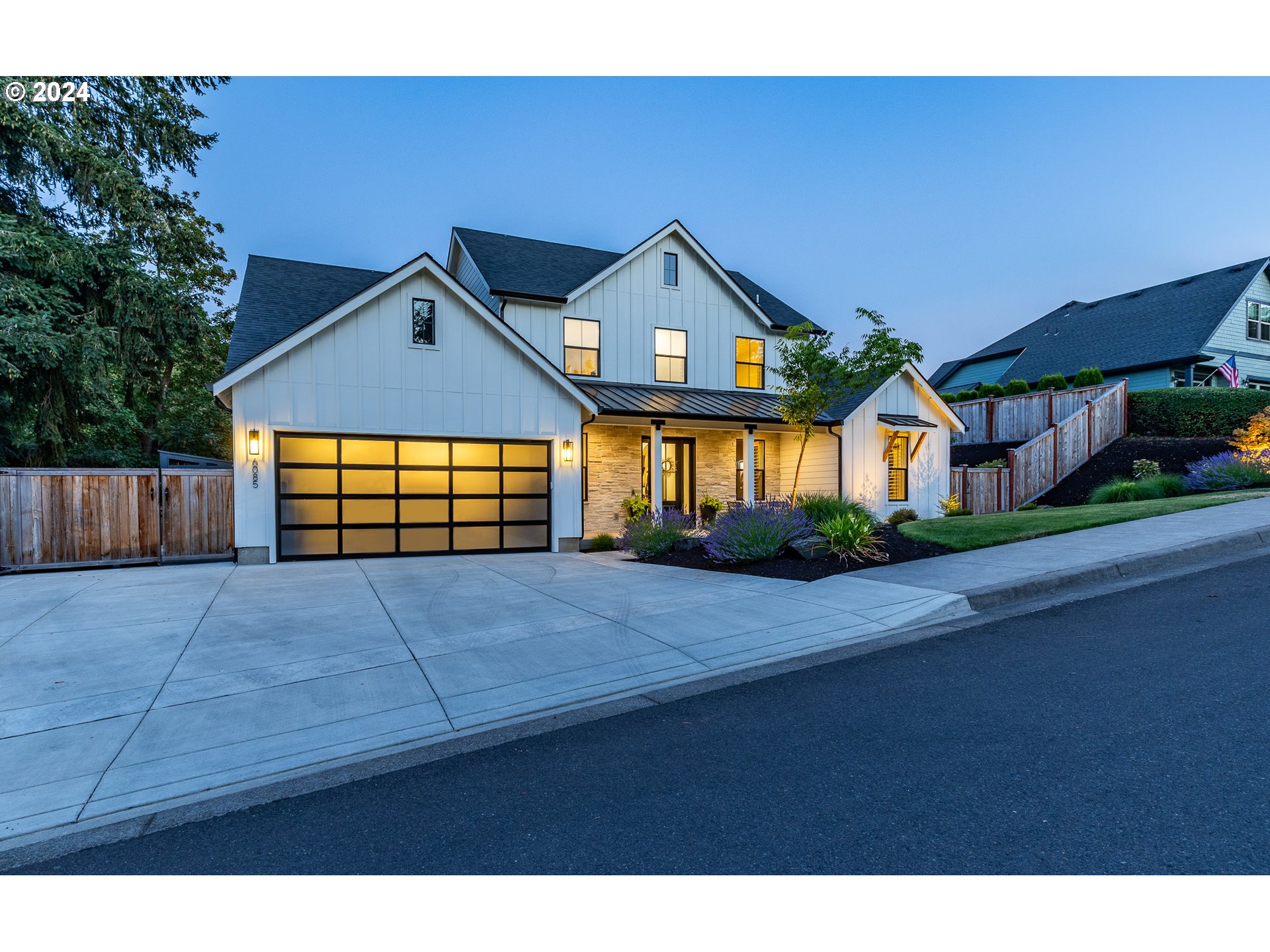 6085 GRAYSTONE LOOP