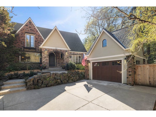 626 SW COMUS CT, PORTLAND, OR 97219 - Image a09d4329a88e0f9f3dfd50d9d6df2b74/837467872