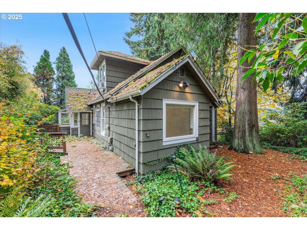 11328 S NORTHGATE AVE