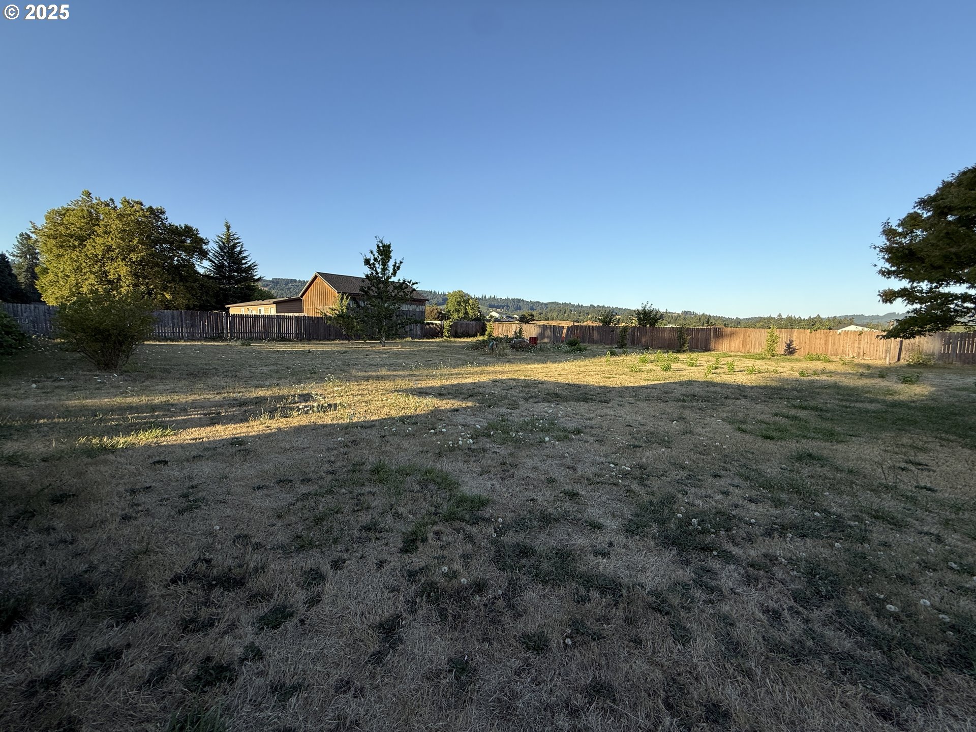 901 E GREEN VALLEY DR