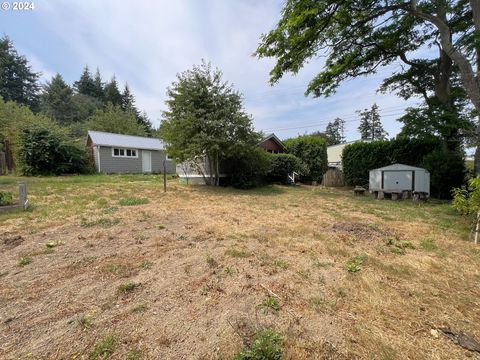 A home in Coos Bay