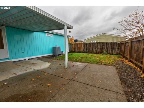 A home in Woodburn