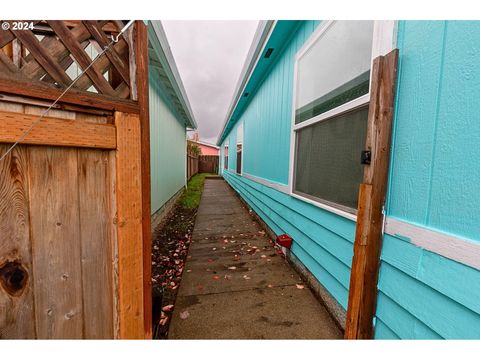 A home in Woodburn