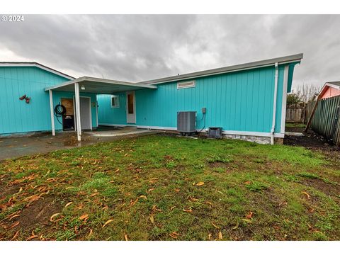 A home in Woodburn