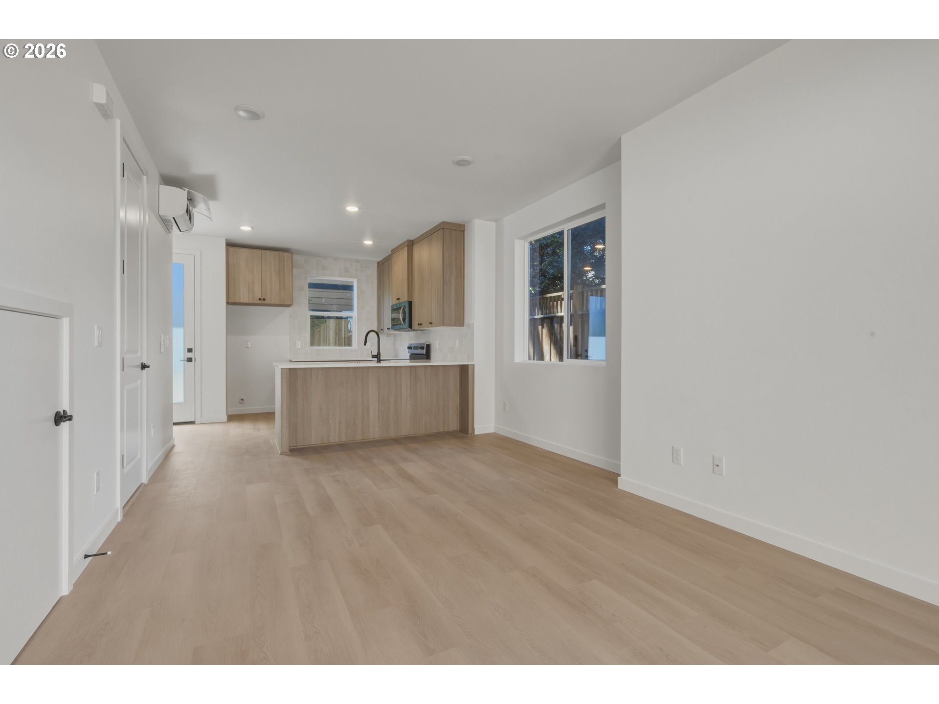 6181 N Albina AVE 5