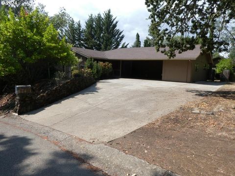 A home in Roseburg