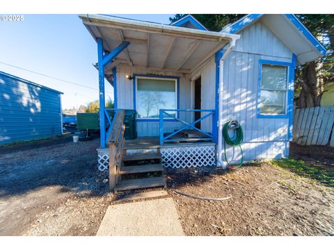 A home in Reedsport