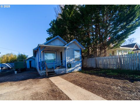 A home in Reedsport