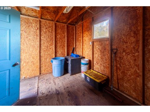 A home in Reedsport