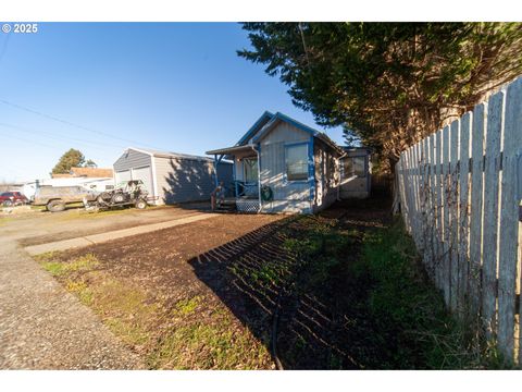 A home in Reedsport