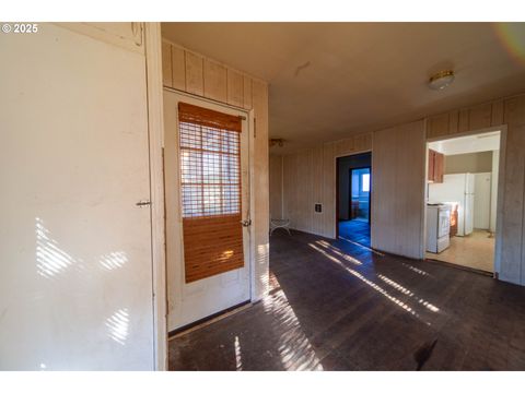 A home in Reedsport