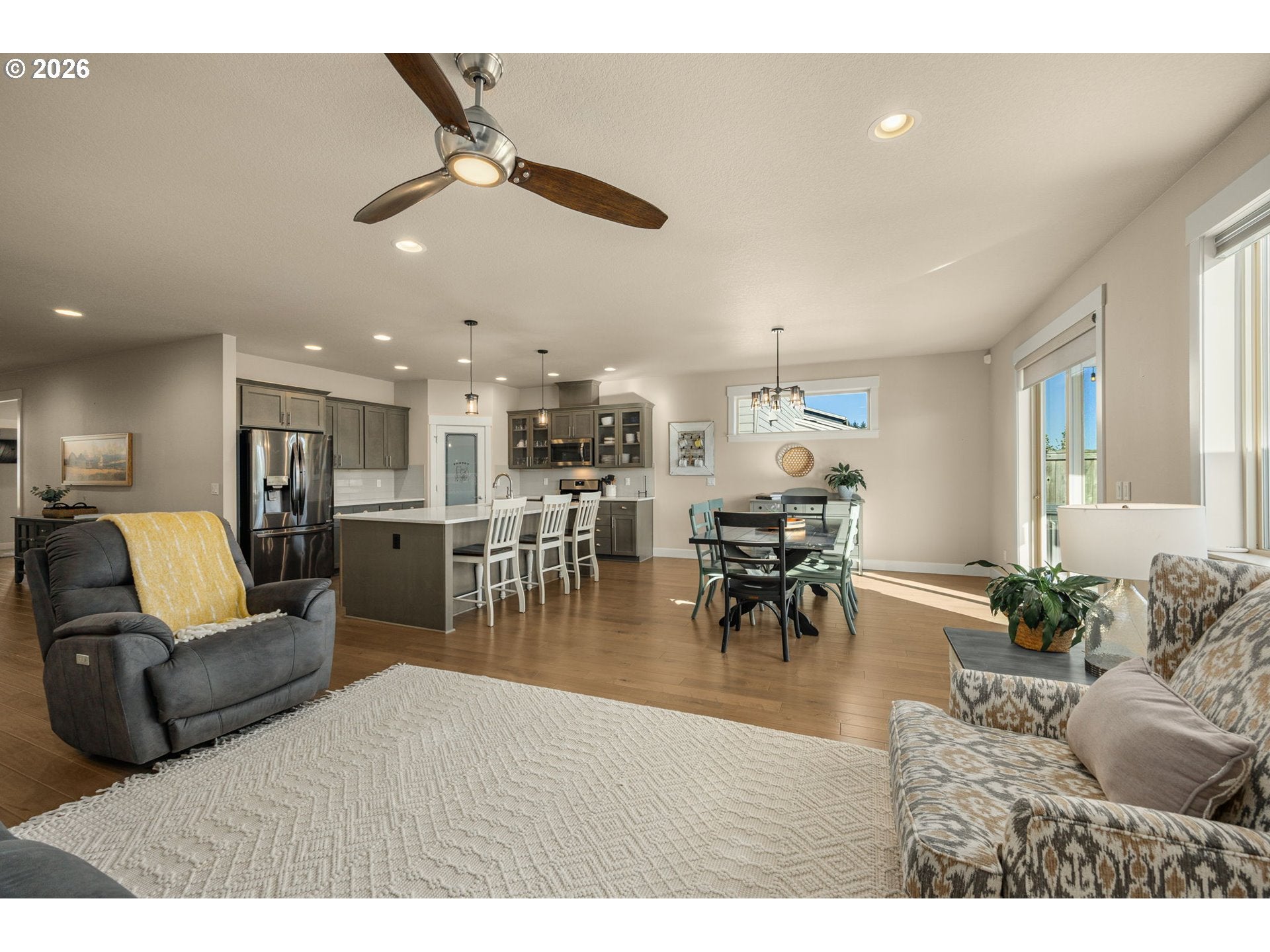 1054 VISTA OAKS DR