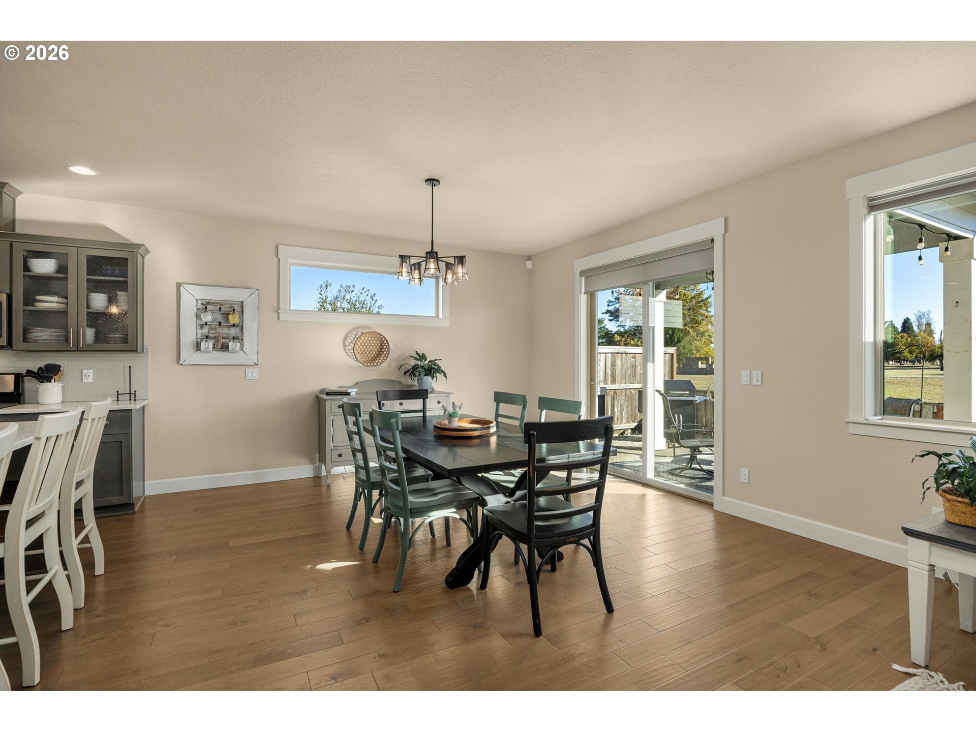 1054 VISTA OAKS DR