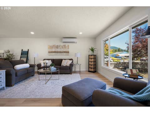 Tiny photo for 48433 Jasper Dr, Oakridge, OR 97463 (MLS # 501087488)