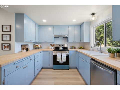 Tiny photo for 48433 Jasper Dr, Oakridge, OR 97463 (MLS # 501087488)