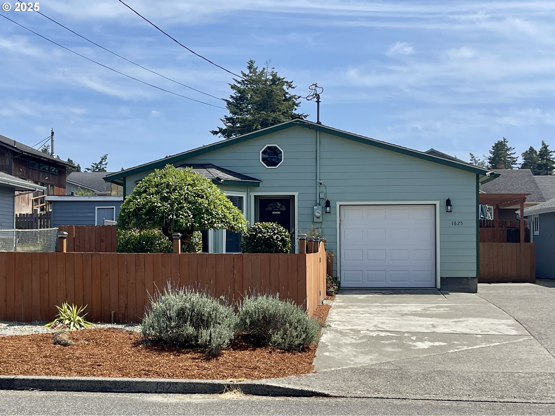 1625 LAKESHORE DR