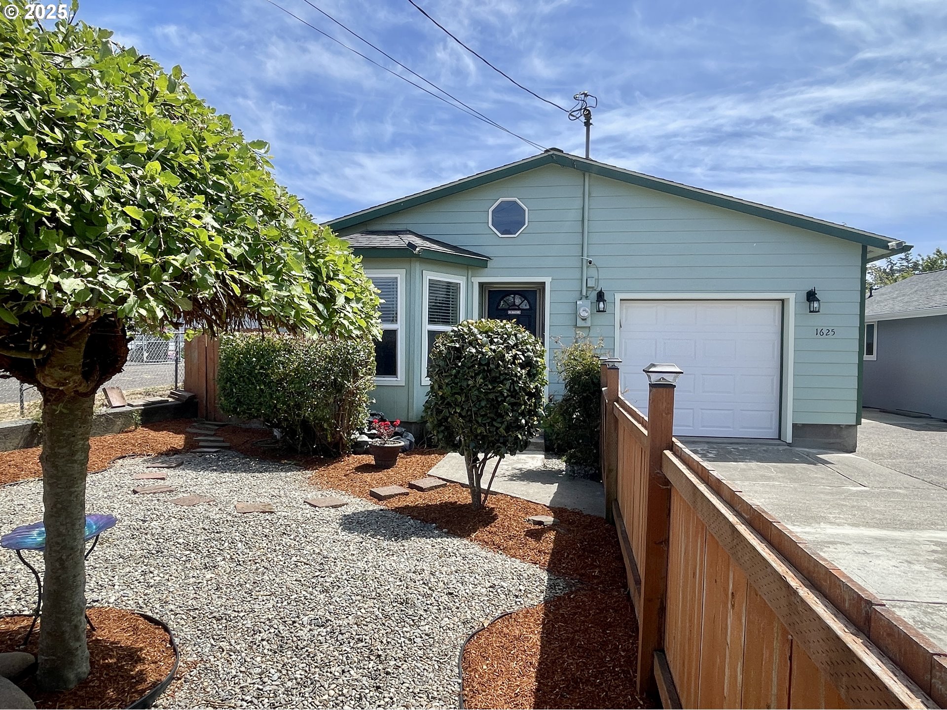 1625 LAKESHORE DR