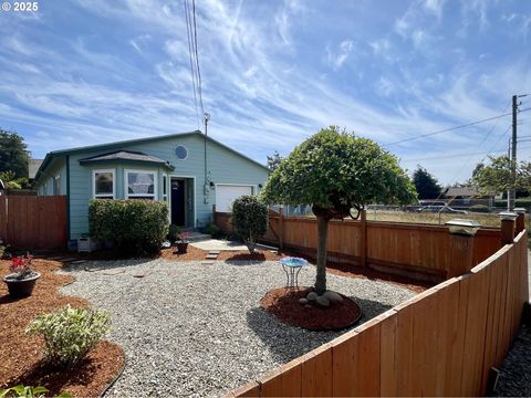 1625 LAKESHORE DR Coos Bay OR 97420