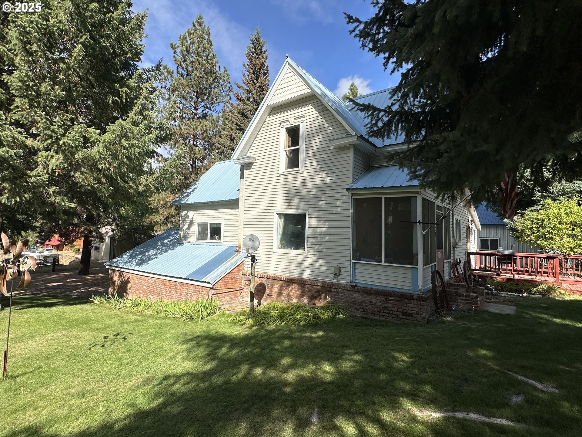 175 S BONANZA ST