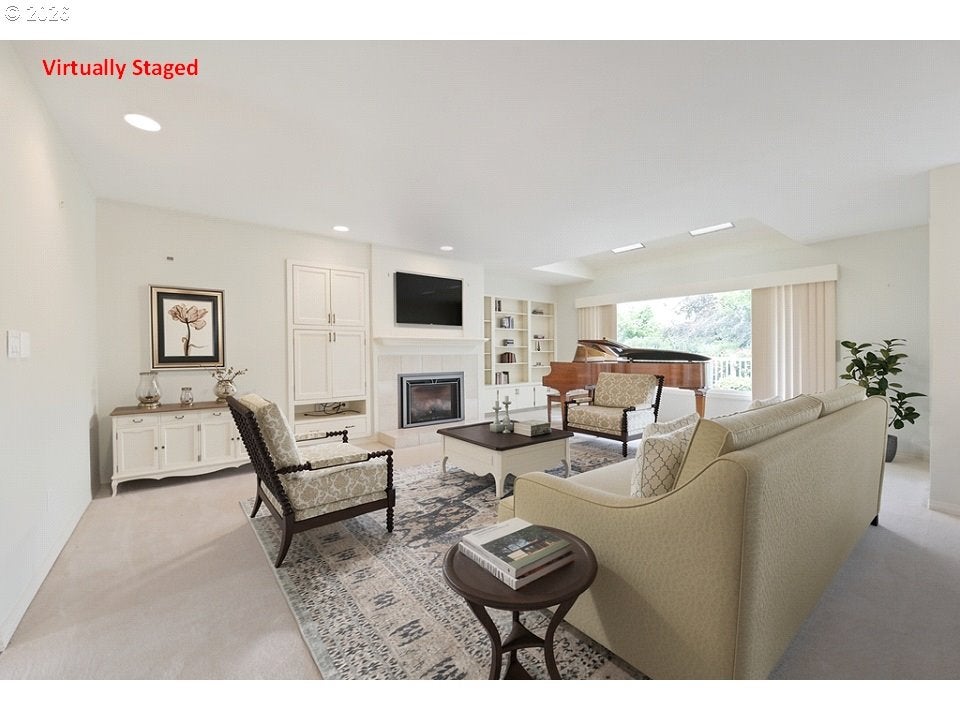 8220 SW FAIRWAY DR