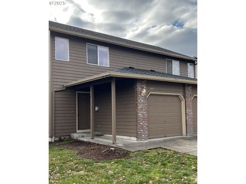 2639 S CLOVERLEAF LOOP Springfield OR 97477