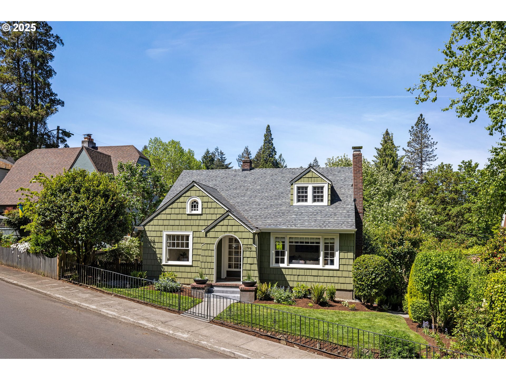 2799 SW MONTGOMERY DR