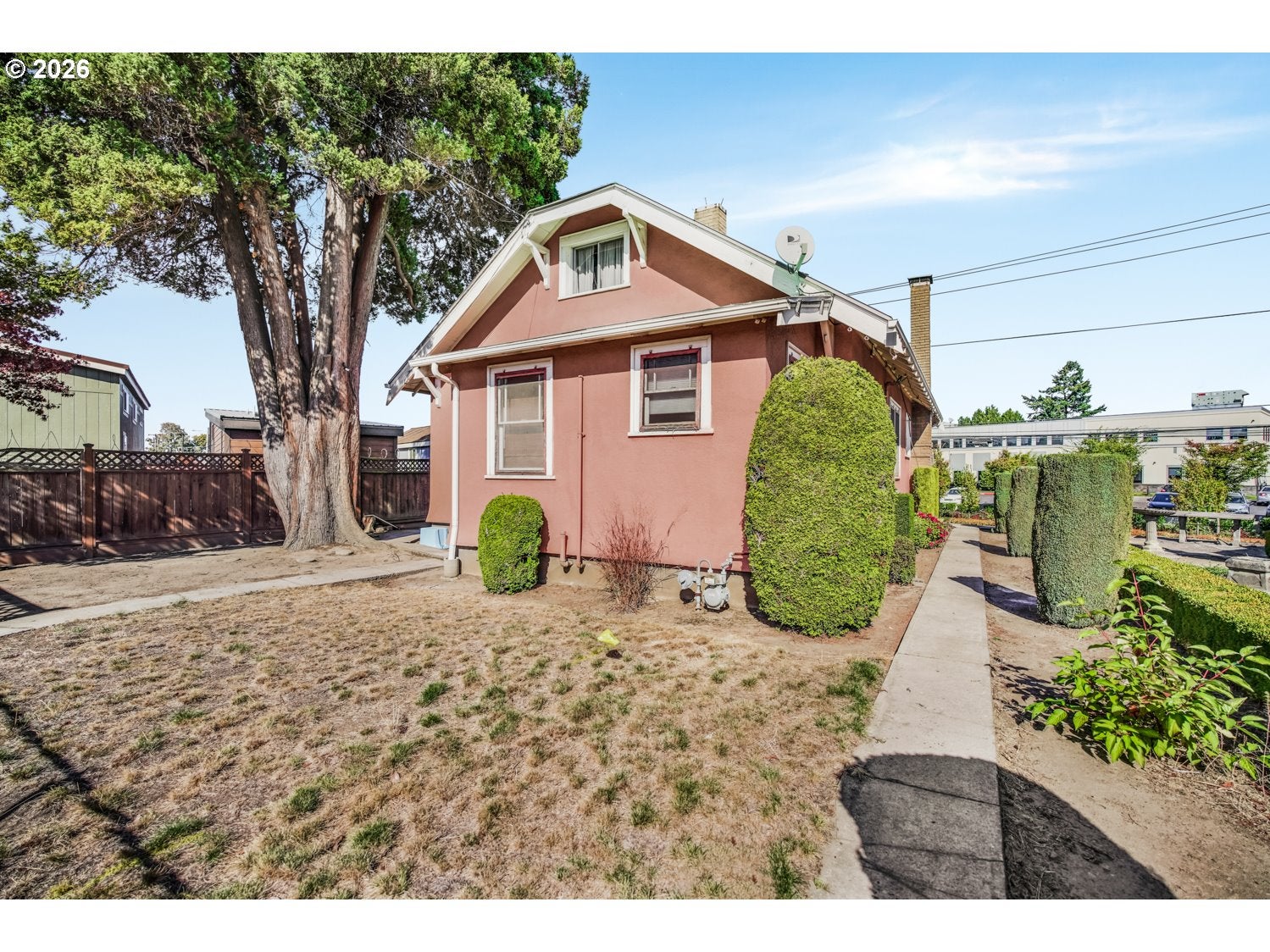 1152 NE COLUMBIA BLVD