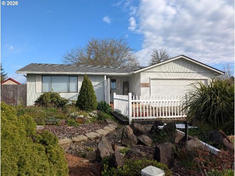 Photo of 311 SW Jasmine Ct, McMinnville, OR 97128 (MLS # 457079095)