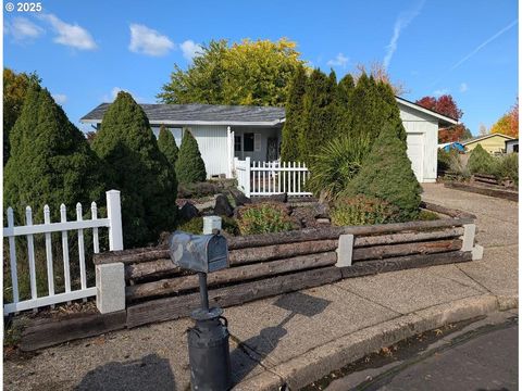 Photo of 311 SW Jasmine Ct, McMinnville, OR 97128 (MLS # 457079095)