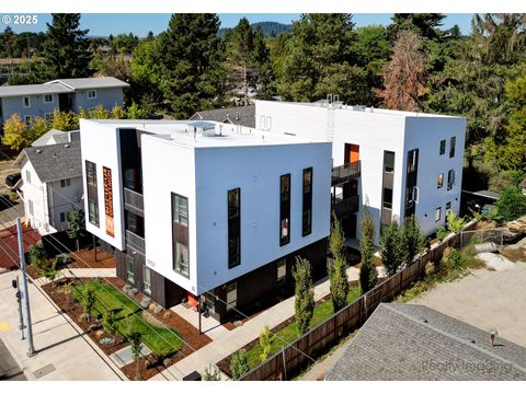 9757 SE HOLGATE BLVD Portland OR 97266