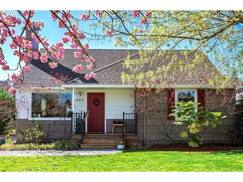 8922 SE MARKET ST Portland OR 97216