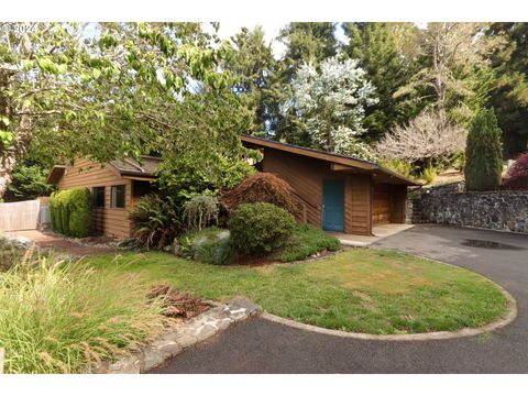 A home in Coquille