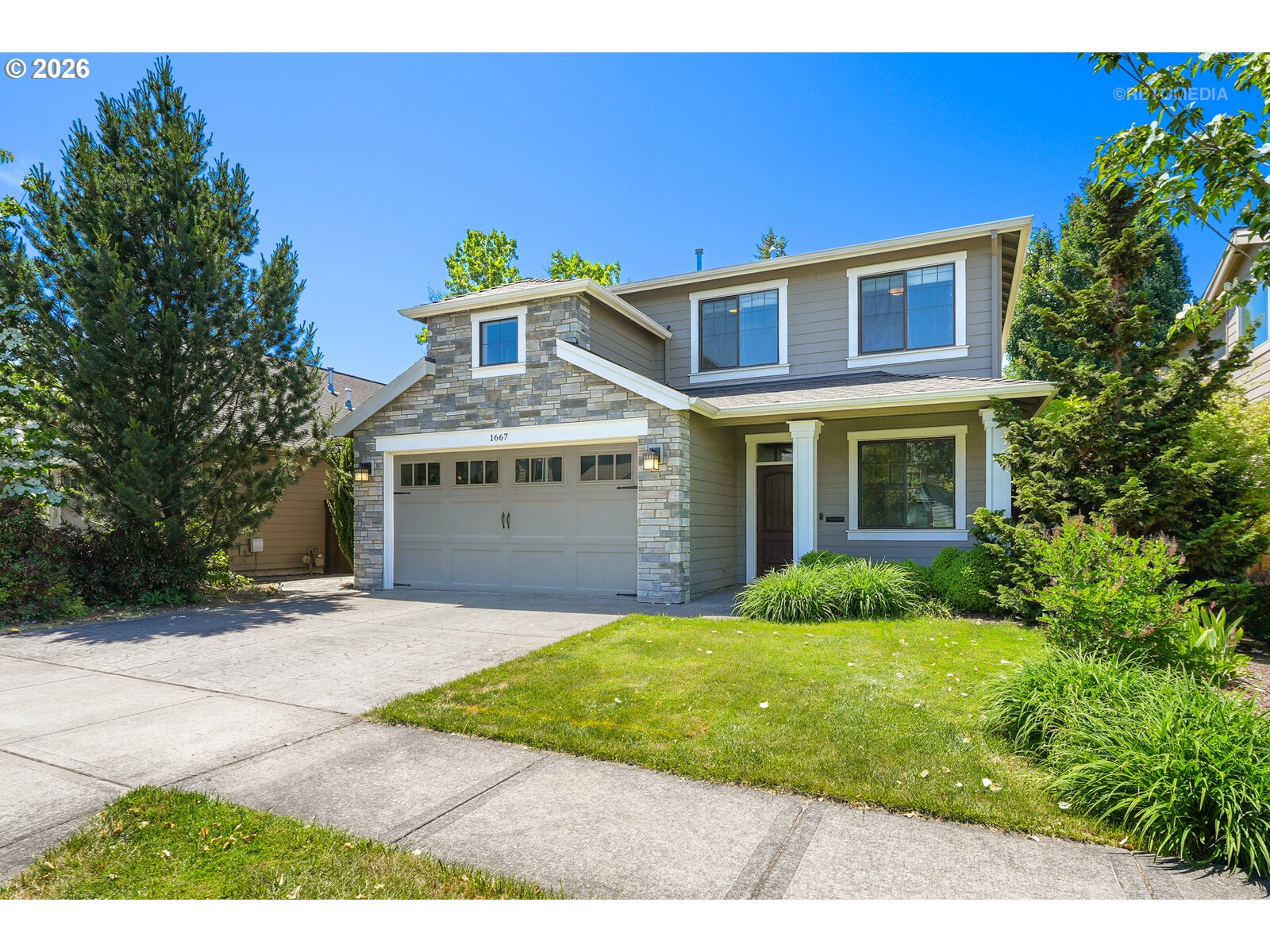 1667 NE STILE DR