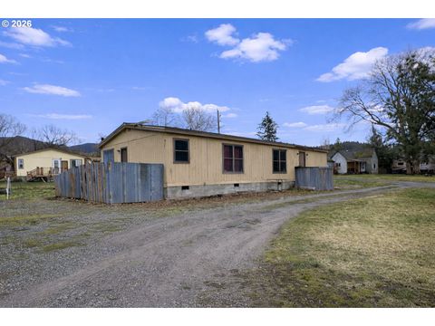 701 2ND ST Cove OR 97824