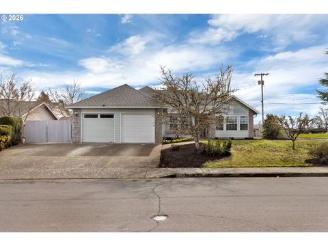 Photo of 1420 NE Hoffman Dr, McMinnville, OR 97128 (MLS # 420934219)