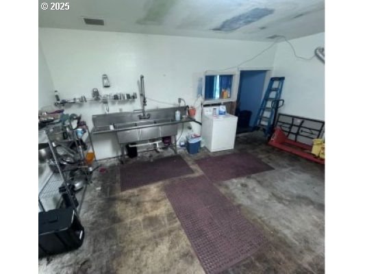 4700 NE ST JOHNS RD