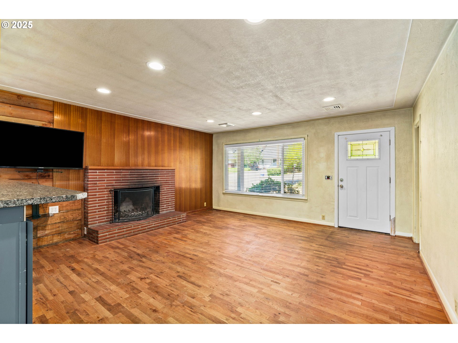 1595 NW BEAUMONT AVE