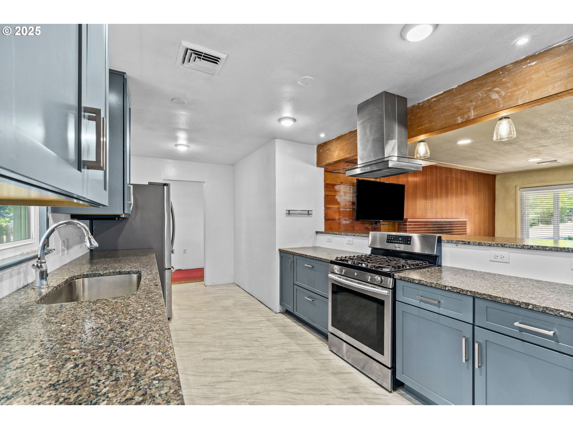 1595 NW BEAUMONT AVE