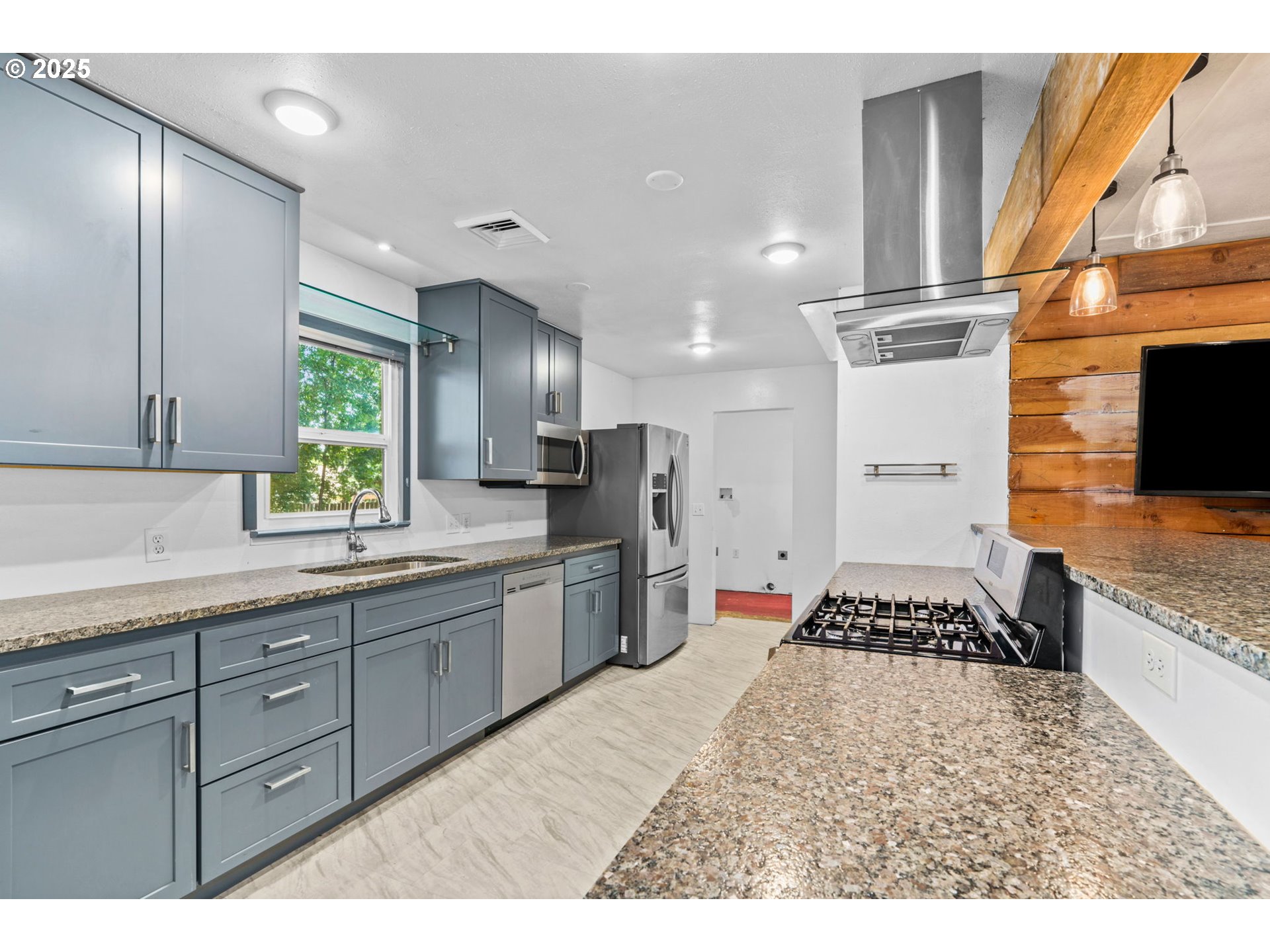 1595 NW BEAUMONT AVE