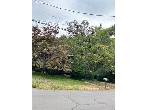 1218 NE KLAMATH AVE Roseburg OR 97470