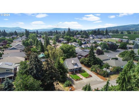 A home in Hood River