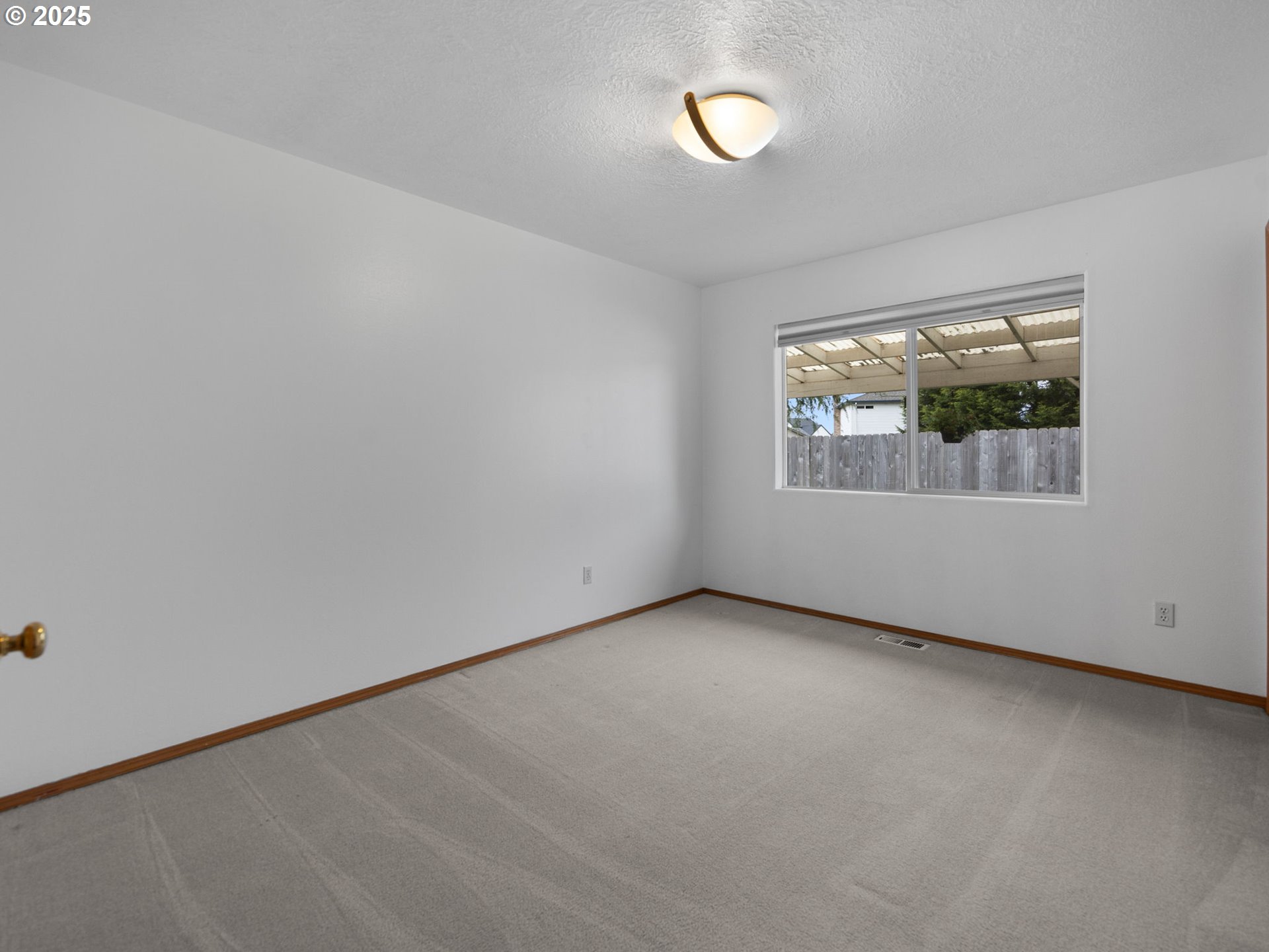 Oregon City, Oregon 97045, United States, 3 Bedrooms Bedrooms, ,2 BathroomsBathrooms,Residential,Pending,101914