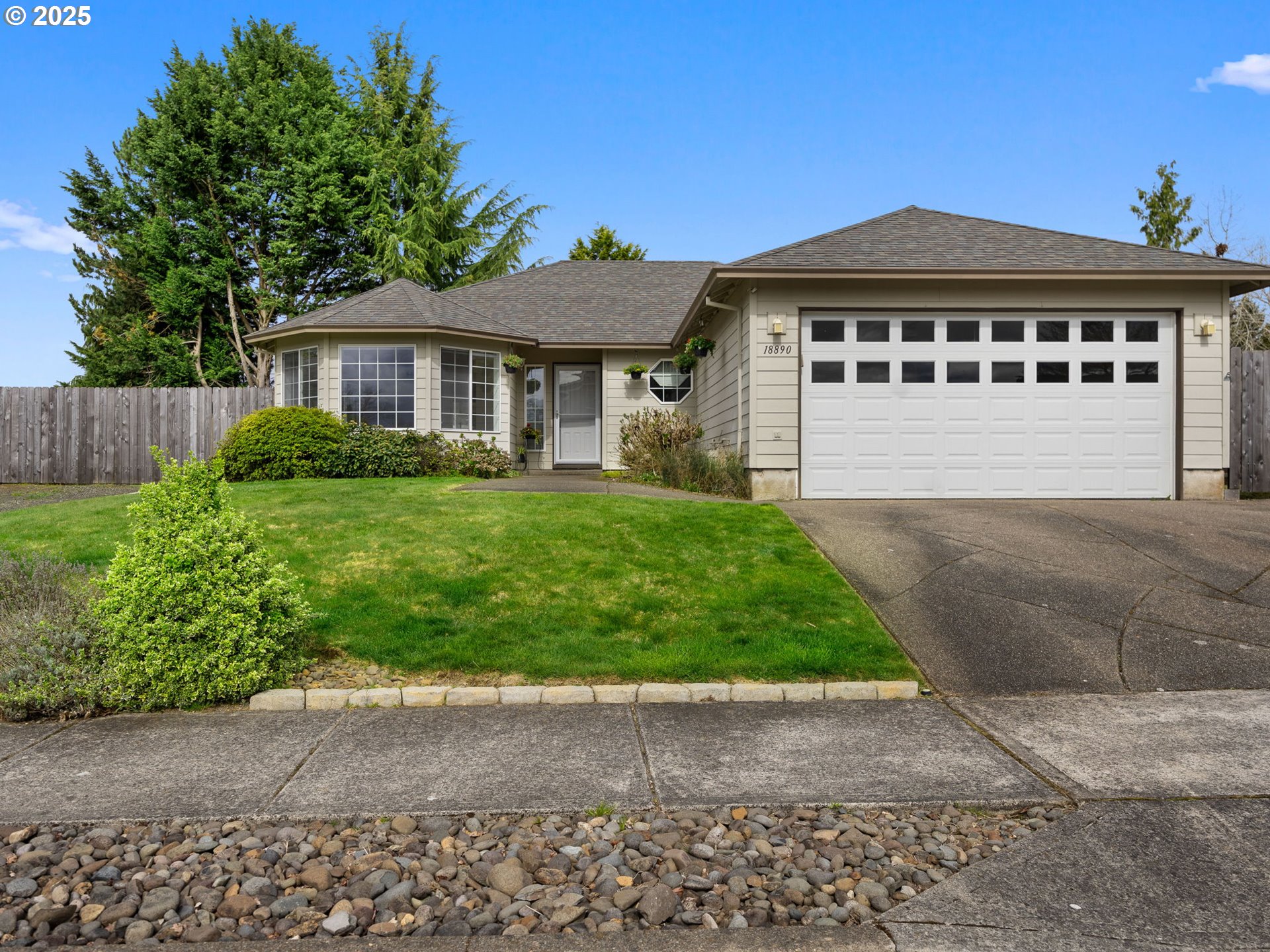 Oregon City, Oregon 97045, United States, 3 Bedrooms Bedrooms, ,2 BathroomsBathrooms,Residential,Pending,101914