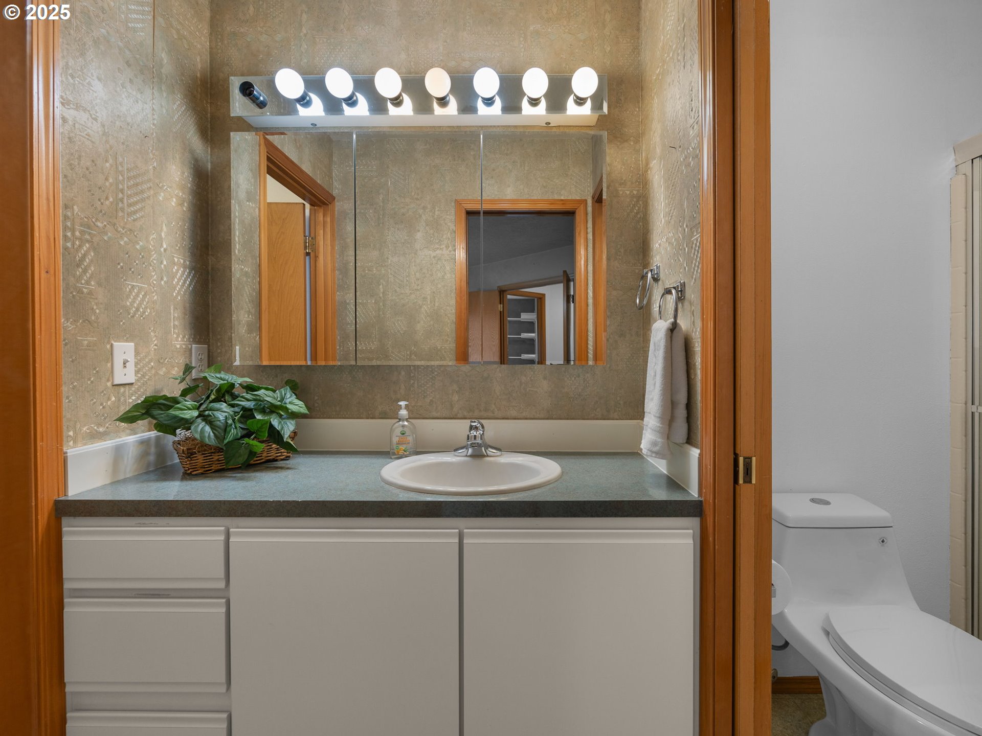 Oregon City, Oregon 97045, United States, 3 Bedrooms Bedrooms, ,2 BathroomsBathrooms,Residential,Pending,101914