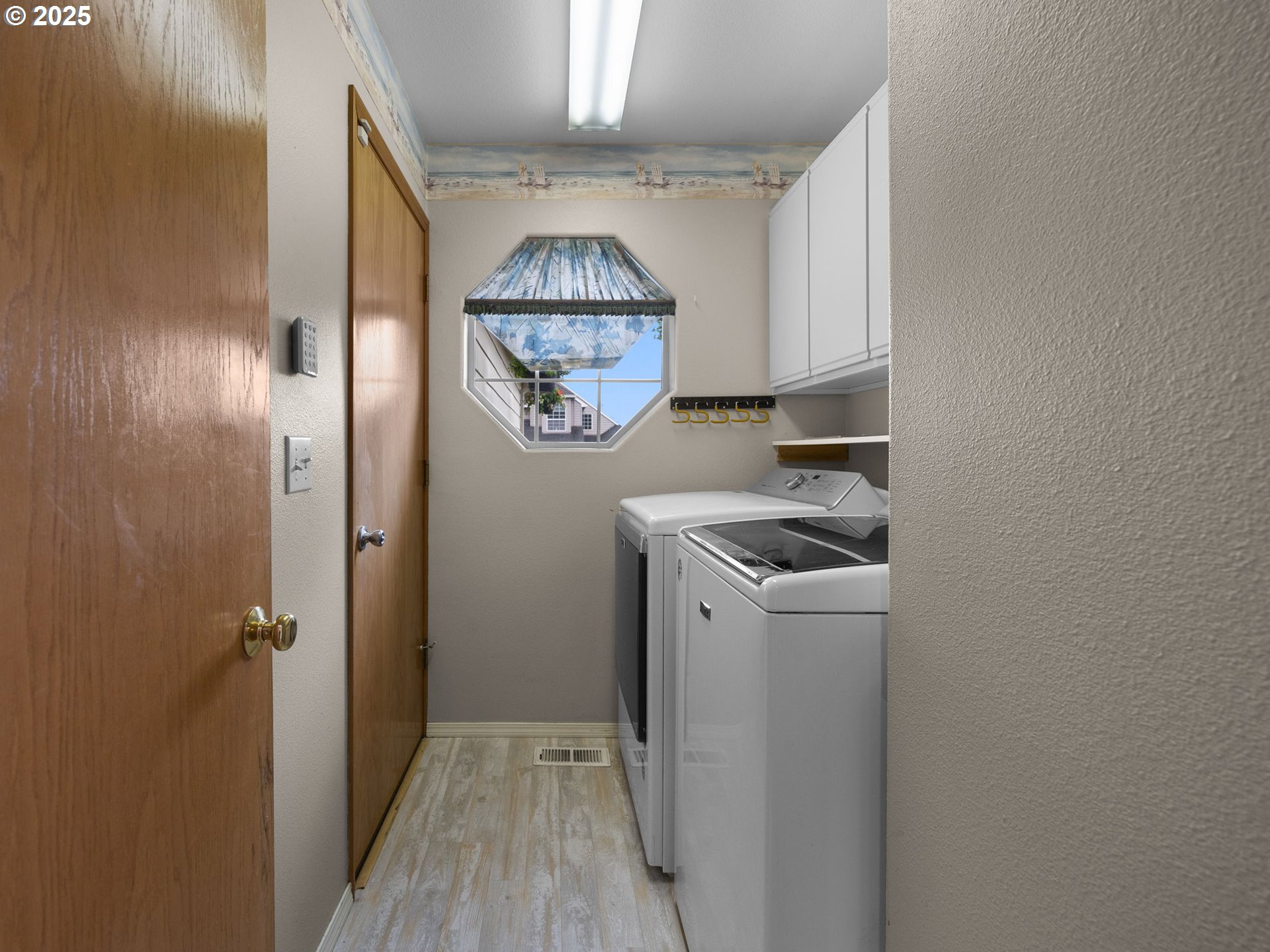 Oregon City, Oregon 97045, United States, 3 Bedrooms Bedrooms, ,2 BathroomsBathrooms,Residential,Pending,101914