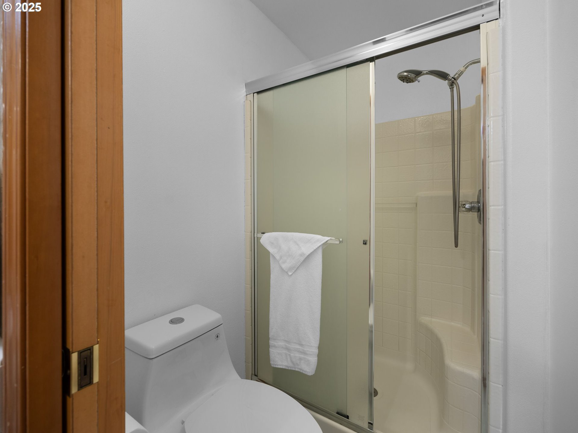 Oregon City, Oregon 97045, United States, 3 Bedrooms Bedrooms, ,2 BathroomsBathrooms,Residential,Pending,101914