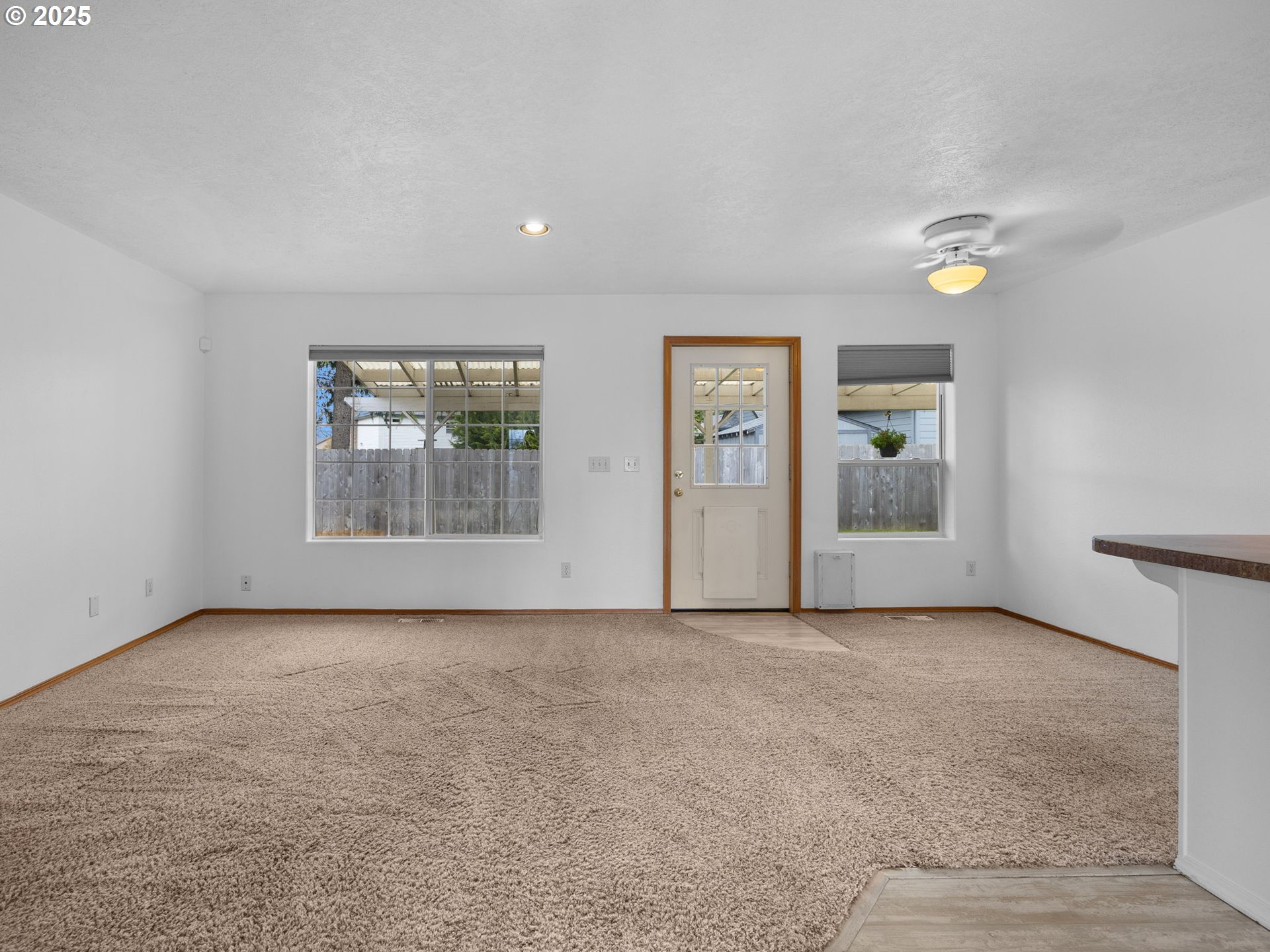 Oregon City, Oregon 97045, United States, 3 Bedrooms Bedrooms, ,2 BathroomsBathrooms,Residential,Pending,101914