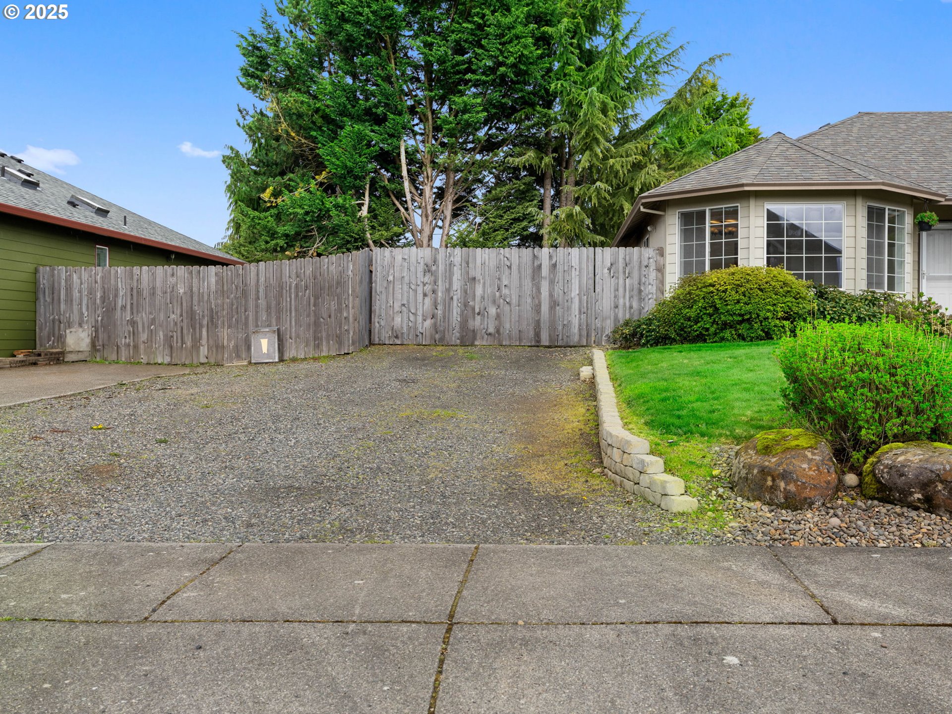 Oregon City, Oregon 97045, United States, 3 Bedrooms Bedrooms, ,2 BathroomsBathrooms,Residential,Pending,101914