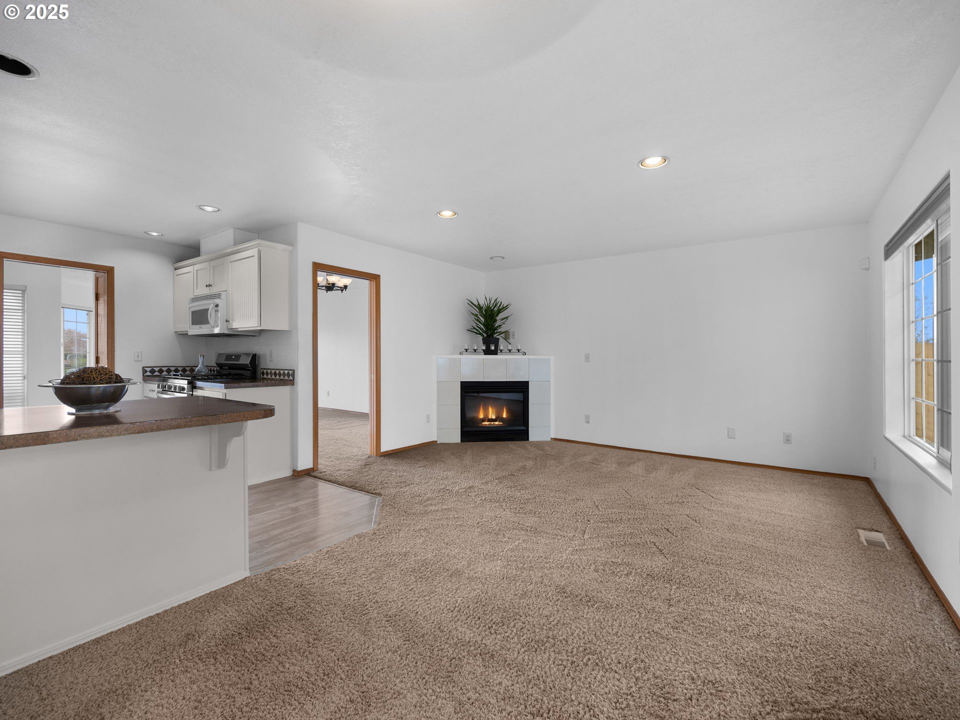 Oregon City, Oregon 97045, United States, 3 Bedrooms Bedrooms, ,2 BathroomsBathrooms,Residential,Pending,101914